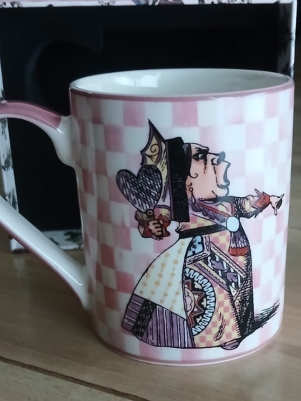 Mackenzie-Child Mug Alice In Wonderland "The Duchess" Pink Rosy